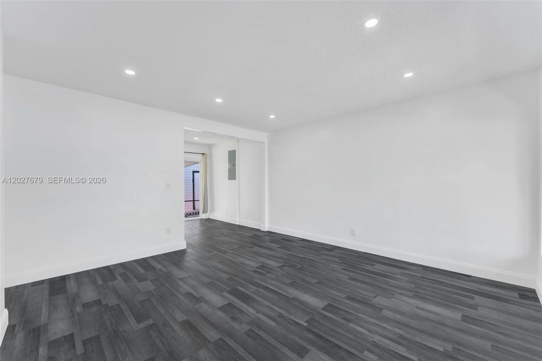 For Rent: $2,850 (3 beds, 2 baths, 975 Square Feet)