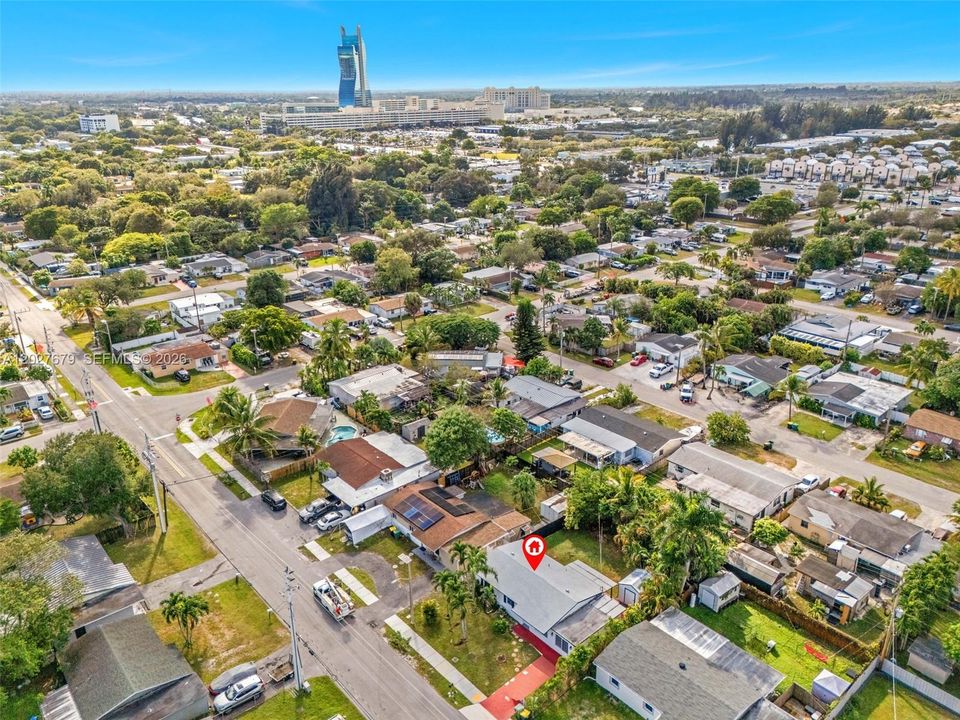 For Rent: $2,850 (3 beds, 2 baths, 975 Square Feet)