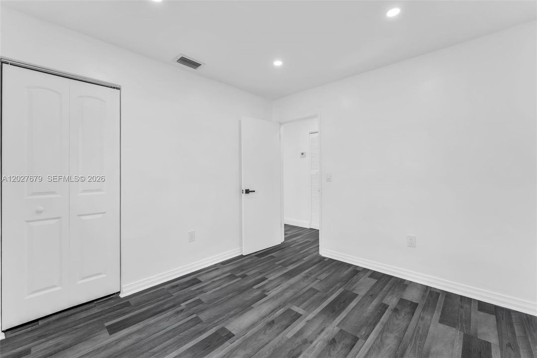 For Rent: $2,850 (3 beds, 2 baths, 975 Square Feet)