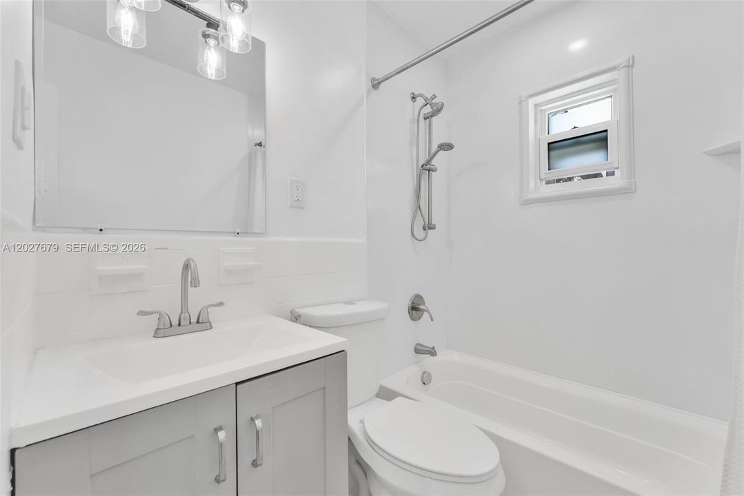For Rent: $2,850 (3 beds, 2 baths, 975 Square Feet)