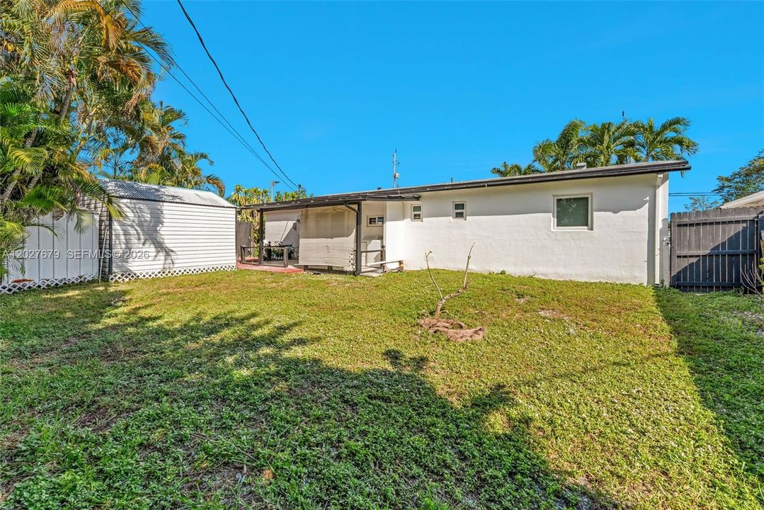 For Rent: $2,850 (3 beds, 2 baths, 975 Square Feet)