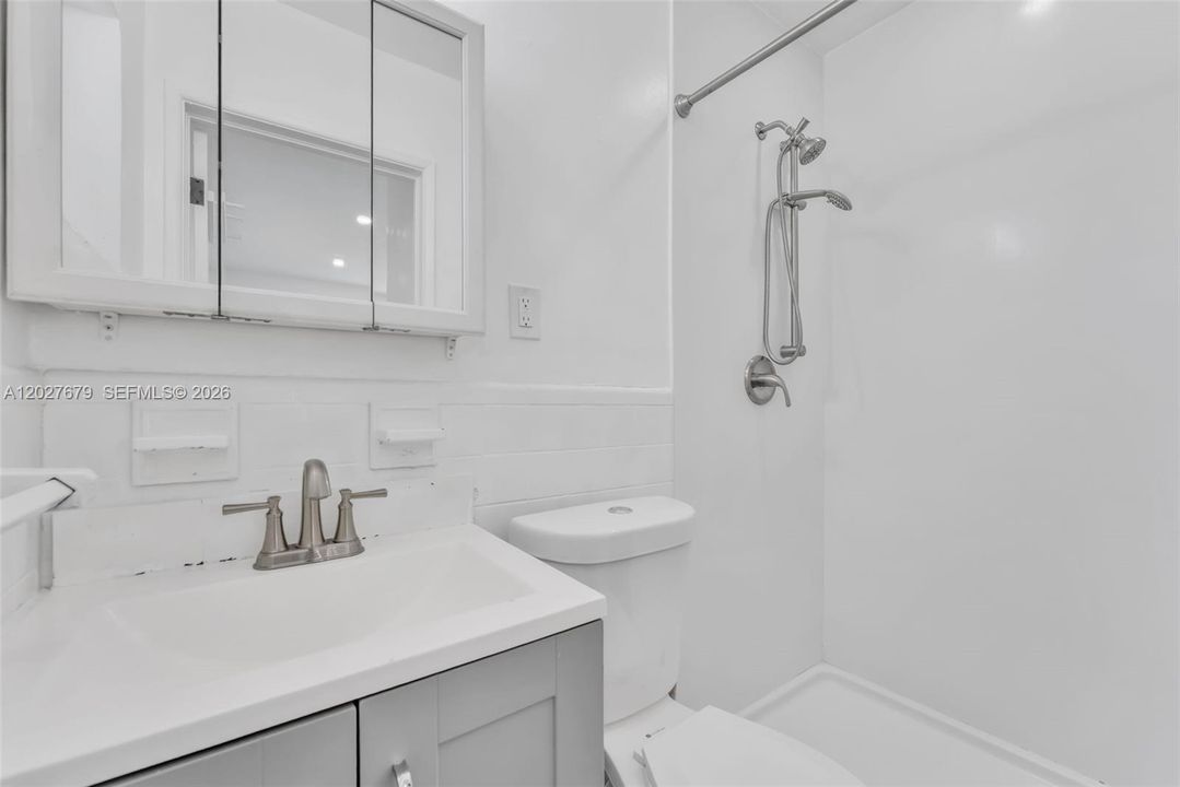 For Rent: $2,850 (3 beds, 2 baths, 975 Square Feet)
