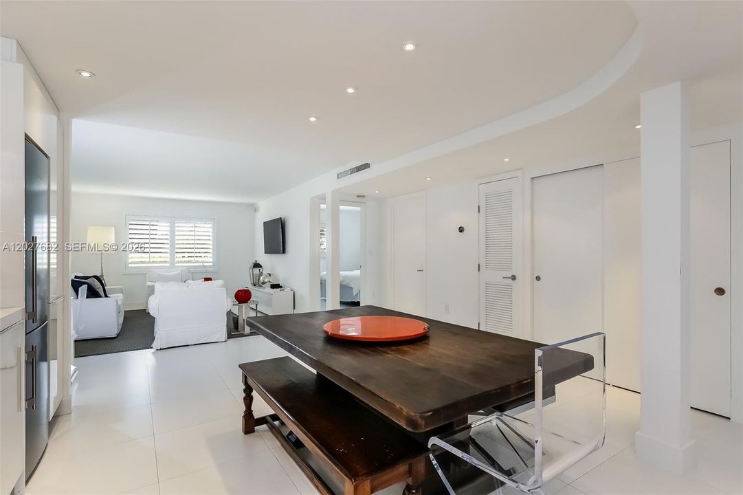 For Rent: $4,750 (2 beds, 2 baths, 925 Square Feet)