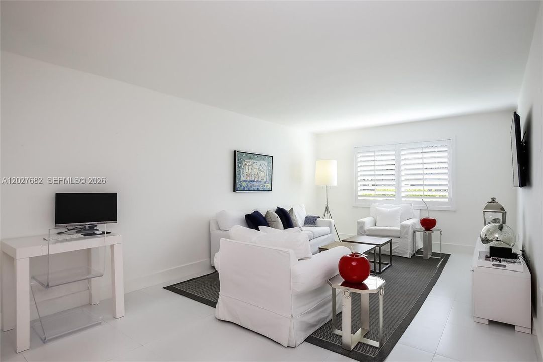 For Rent: $4,750 (2 beds, 2 baths, 925 Square Feet)