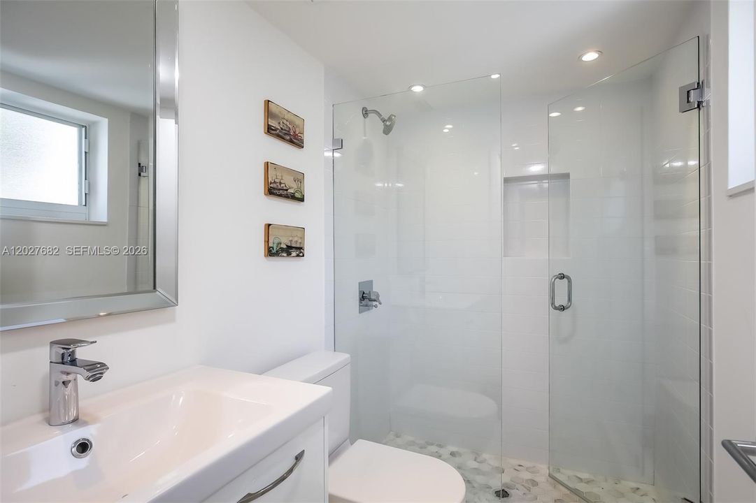 For Rent: $4,750 (2 beds, 2 baths, 925 Square Feet)