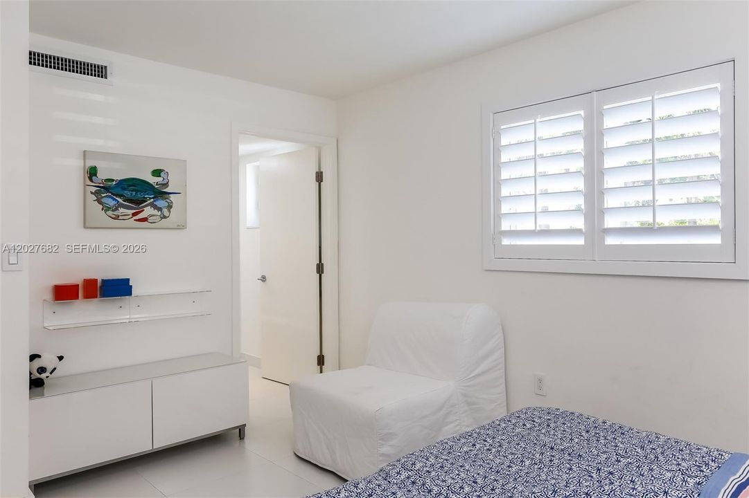 For Rent: $4,750 (2 beds, 2 baths, 925 Square Feet)