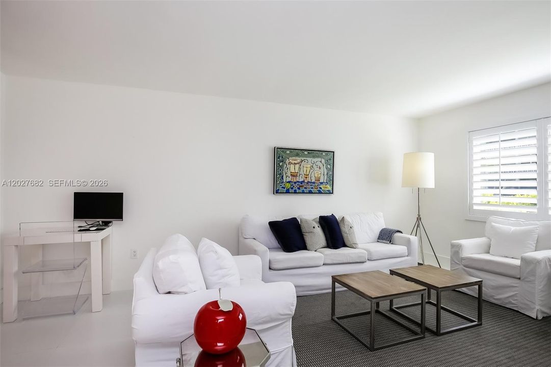 For Rent: $4,750 (2 beds, 2 baths, 925 Square Feet)