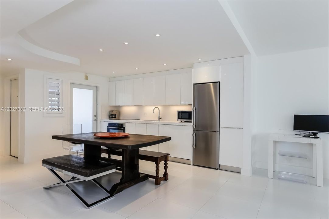For Rent: $4,750 (2 beds, 2 baths, 925 Square Feet)