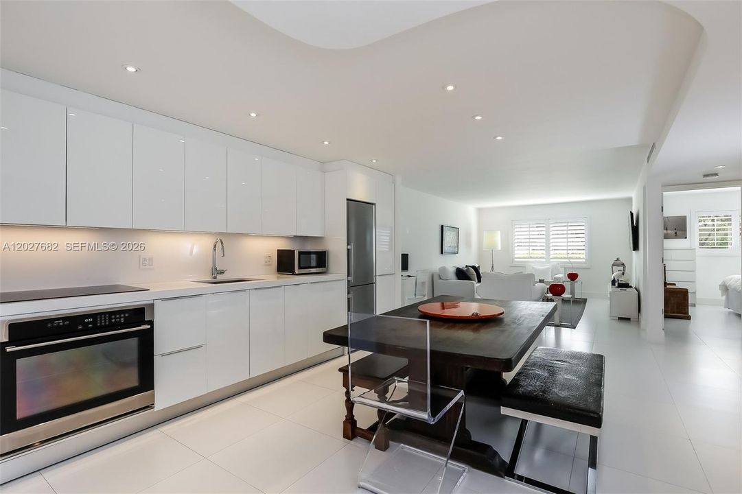 For Rent: $4,750 (2 beds, 2 baths, 925 Square Feet)