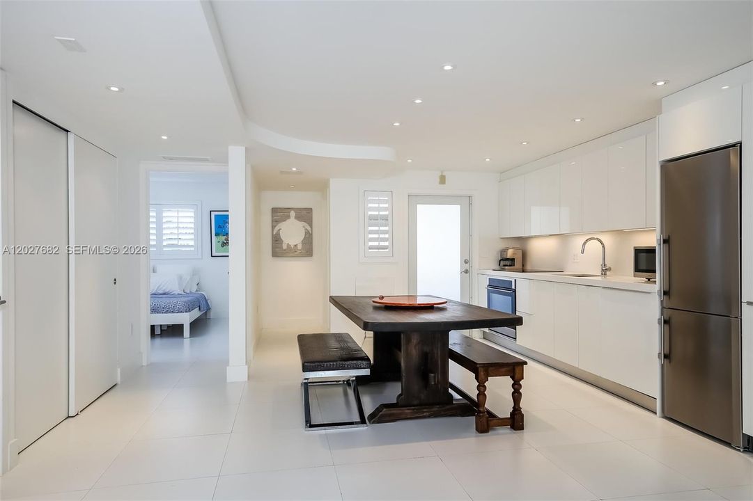 For Rent: $4,750 (2 beds, 2 baths, 925 Square Feet)