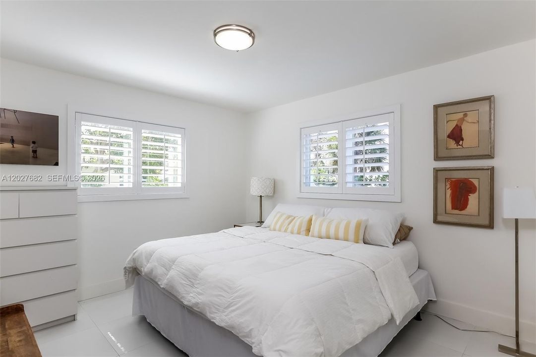 For Rent: $4,750 (2 beds, 2 baths, 925 Square Feet)