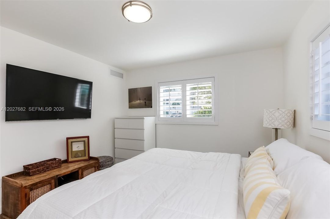 For Rent: $4,750 (2 beds, 2 baths, 925 Square Feet)