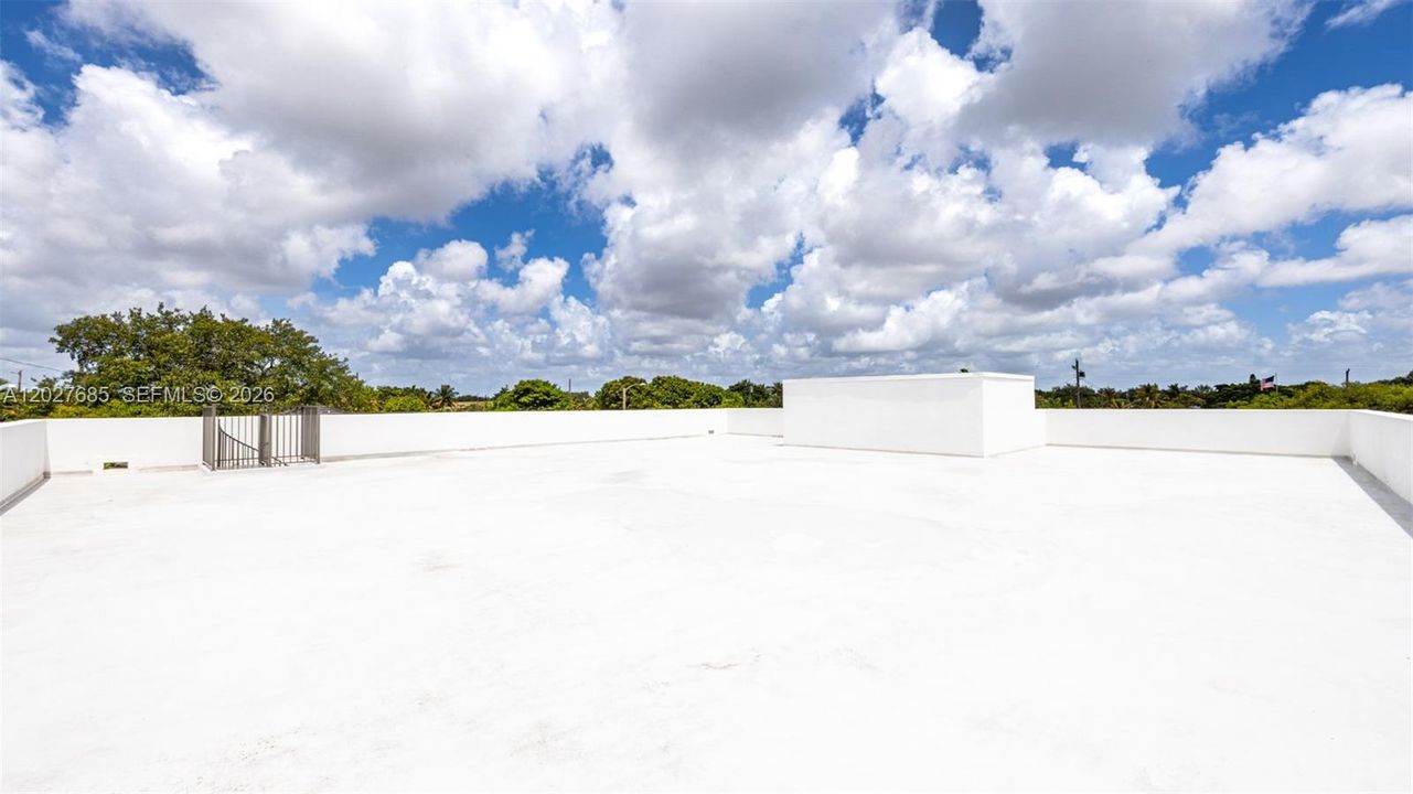For Sale: $2,100,000 (4 beds, 4 baths, 2528 Square Feet)