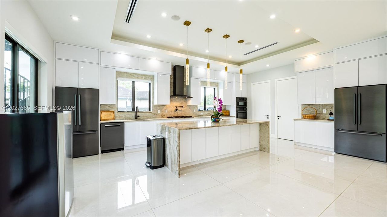 For Sale: $2,100,000 (4 beds, 4 baths, 2528 Square Feet)