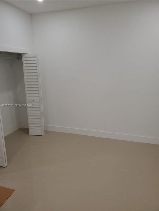 For Rent: $1,600 (1 beds, 1 baths, 2061 Square Feet)