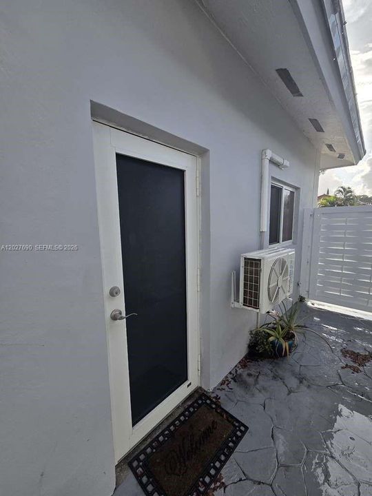 For Rent: $1,600 (1 beds, 1 baths, 2061 Square Feet)