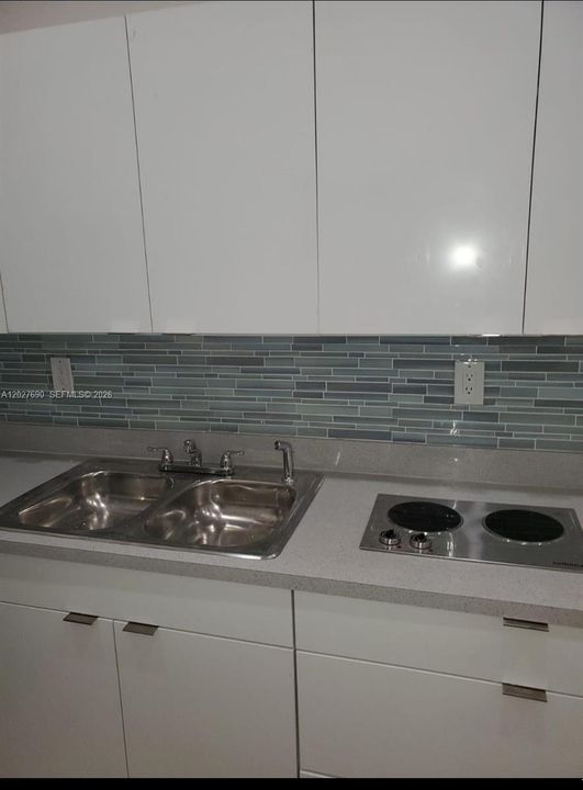 For Rent: $1,600 (1 beds, 1 baths, 2061 Square Feet)