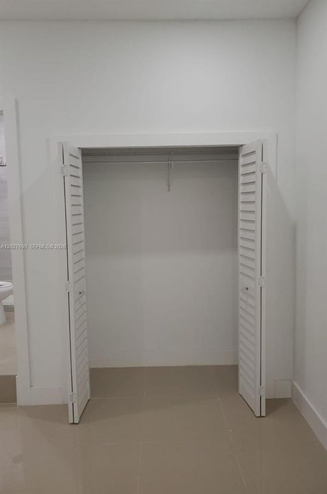 For Rent: $1,600 (1 beds, 1 baths, 2061 Square Feet)