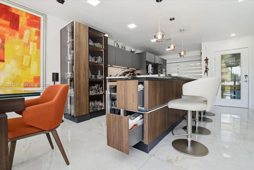 For Sale: $719,000 (3 beds, 2 baths, 1712 Square Feet)