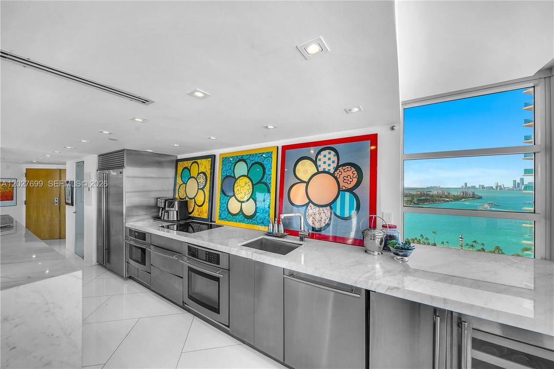 For Sale: $2,750,000 (2 beds, 2 baths, 1559 Square Feet)