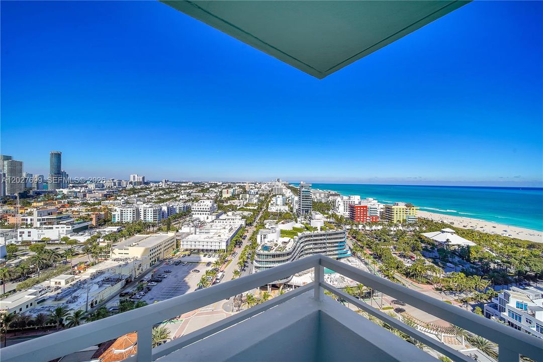 For Sale: $2,750,000 (2 beds, 2 baths, 1559 Square Feet)