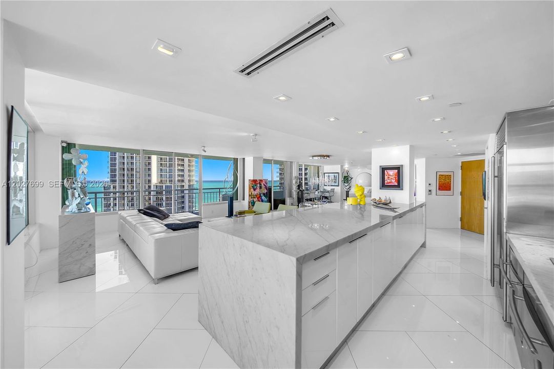 For Sale: $2,750,000 (2 beds, 2 baths, 1559 Square Feet)