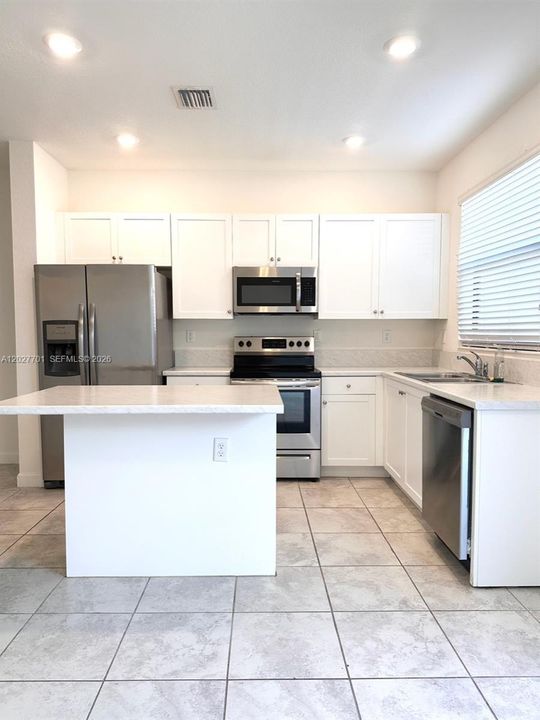 For Rent: $2,450 (3 beds, 3 baths, 1326 Square Feet)