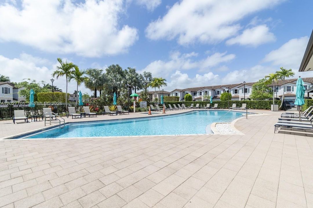 For Rent: $2,450 (3 beds, 3 baths, 1326 Square Feet)