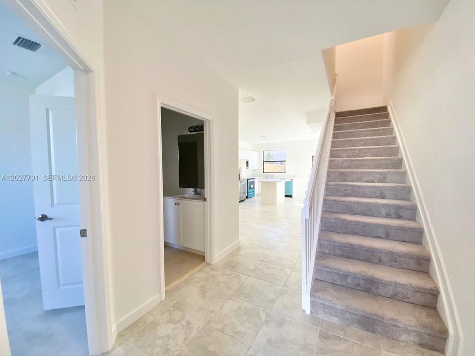 For Rent: $2,450 (3 beds, 3 baths, 1326 Square Feet)