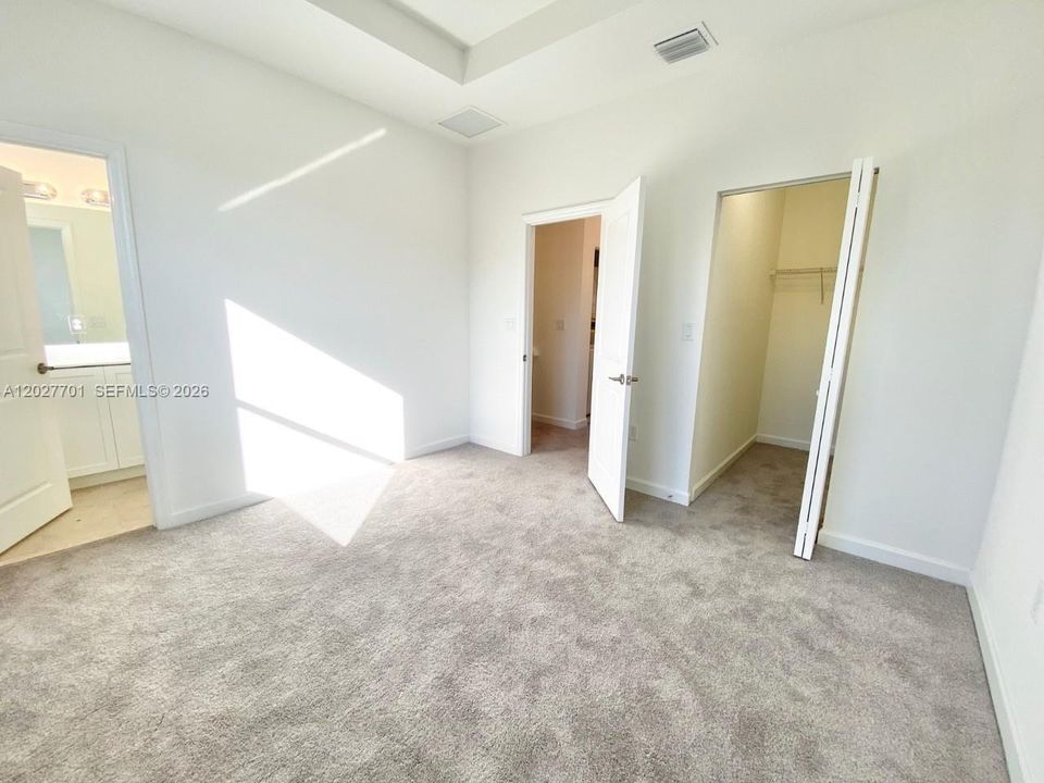 For Rent: $2,450 (3 beds, 3 baths, 1326 Square Feet)