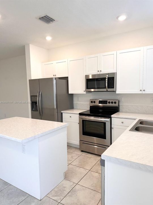 For Rent: $2,450 (3 beds, 3 baths, 1326 Square Feet)