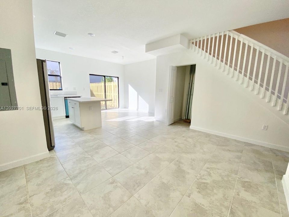 For Rent: $2,450 (3 beds, 3 baths, 1326 Square Feet)