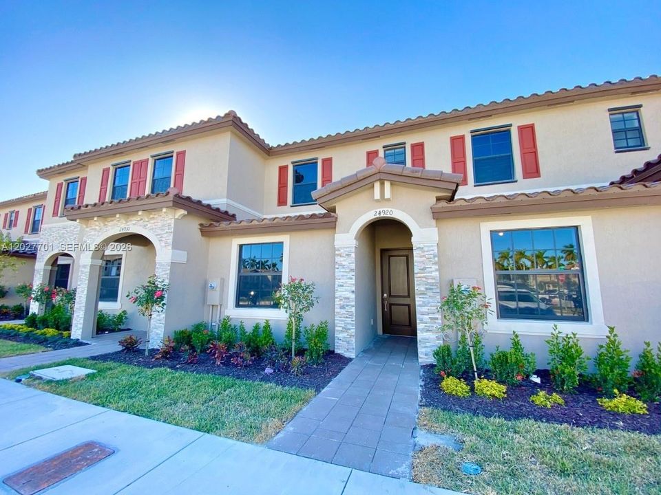 For Rent: $2,450 (3 beds, 3 baths, 1326 Square Feet)