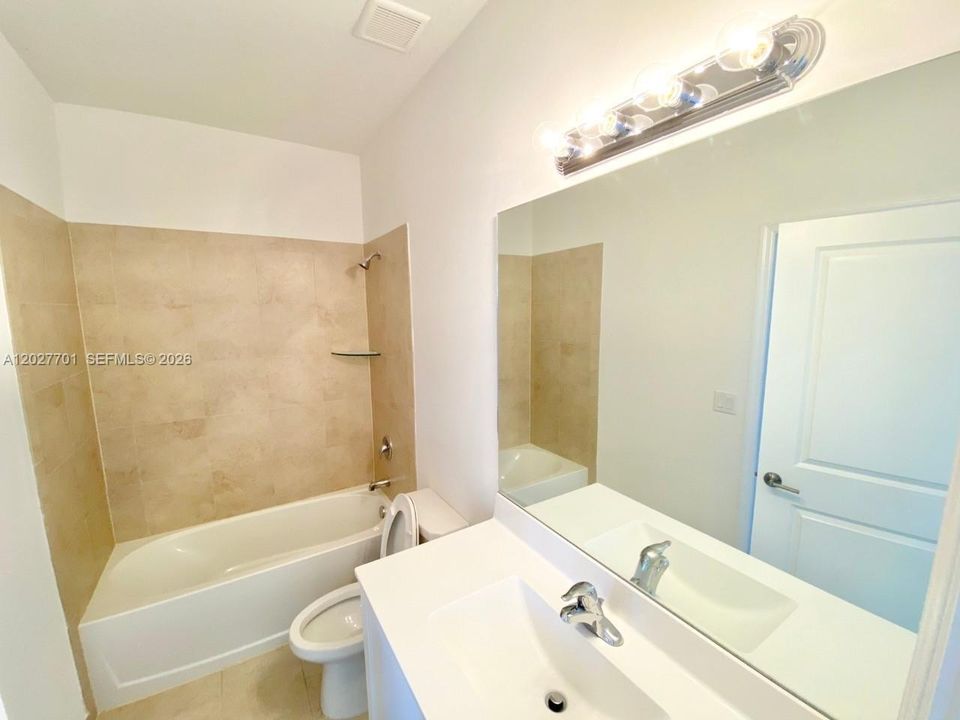 For Rent: $2,450 (3 beds, 3 baths, 1326 Square Feet)