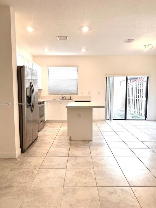 For Rent: $2,450 (3 beds, 3 baths, 1326 Square Feet)