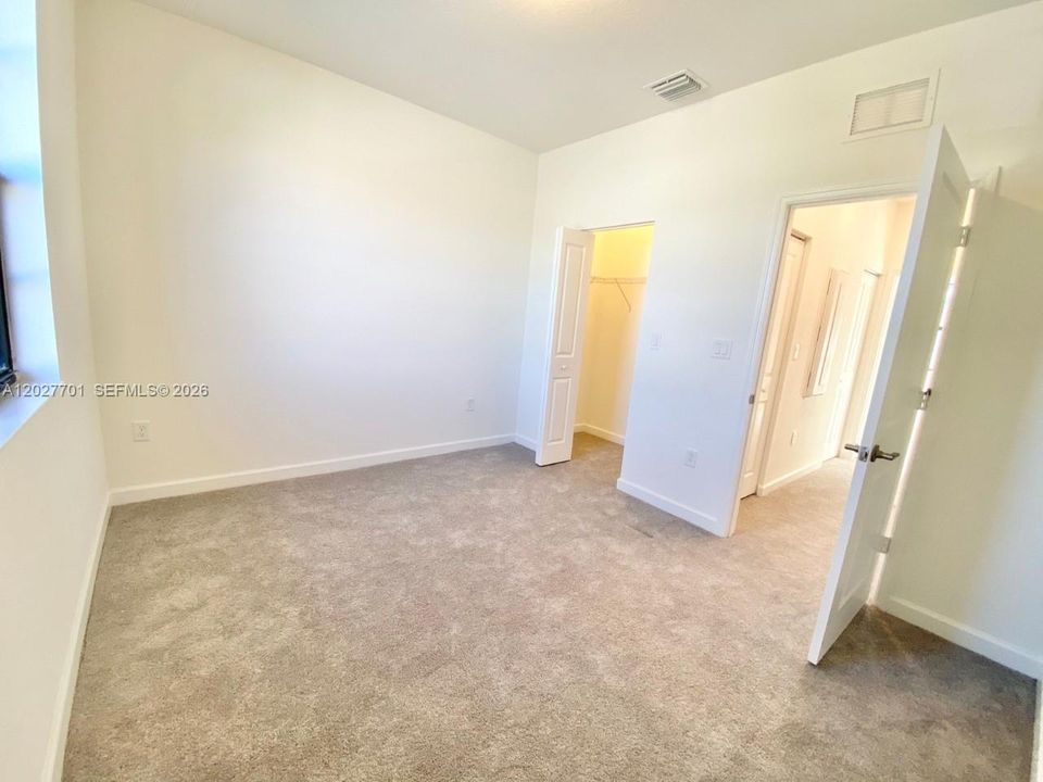 For Rent: $2,450 (3 beds, 3 baths, 1326 Square Feet)