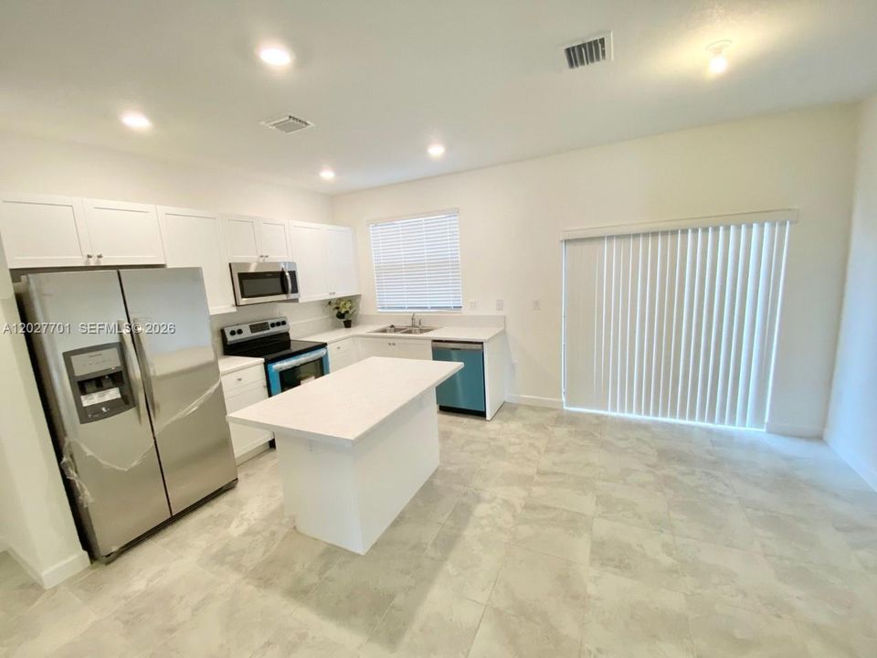 For Rent: $2,450 (3 beds, 3 baths, 1326 Square Feet)