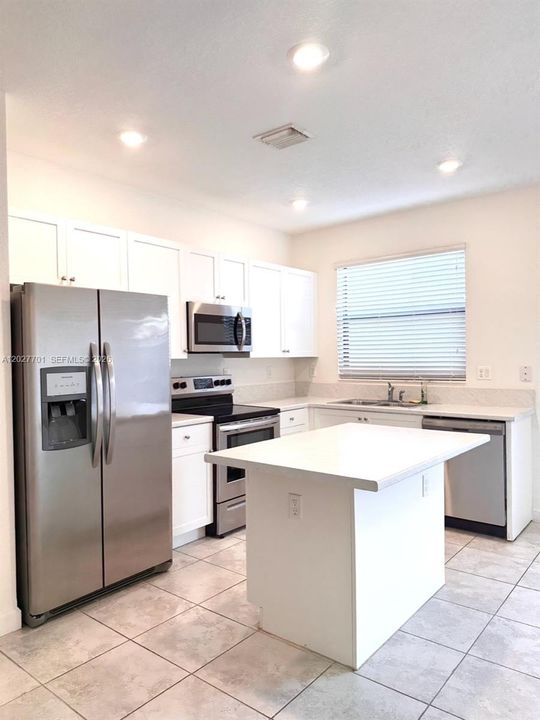 For Rent: $2,450 (3 beds, 3 baths, 1326 Square Feet)