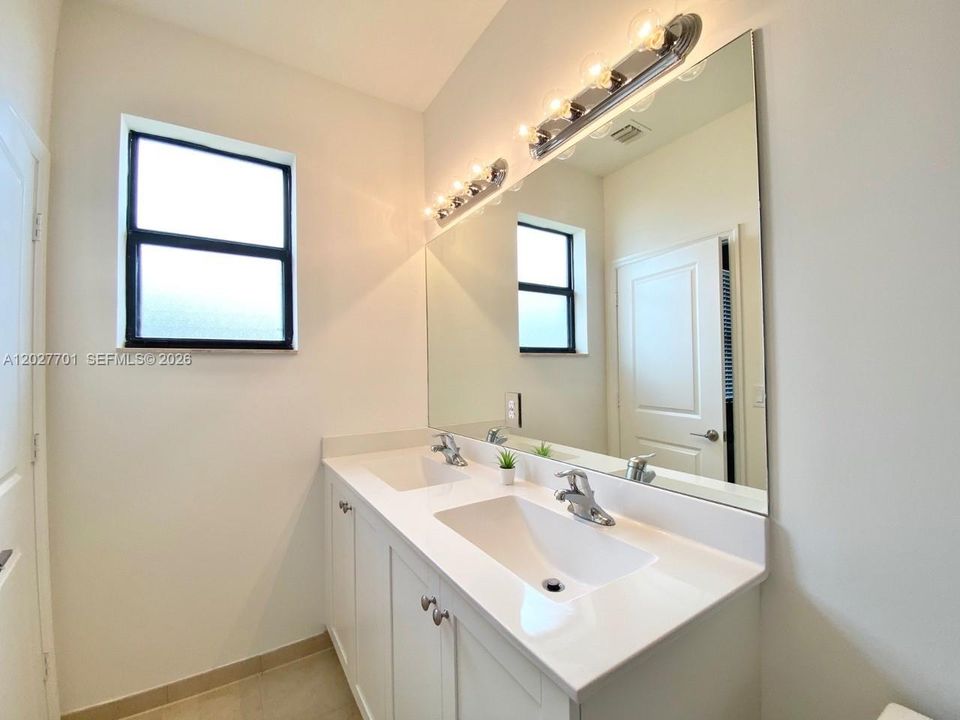 For Rent: $2,450 (3 beds, 3 baths, 1326 Square Feet)