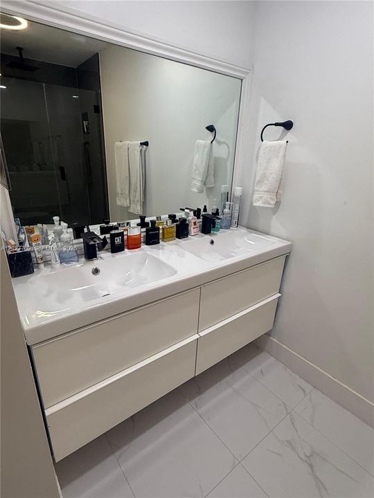 For Rent: $2,850 (3 beds, 2 baths, 1120 Square Feet)