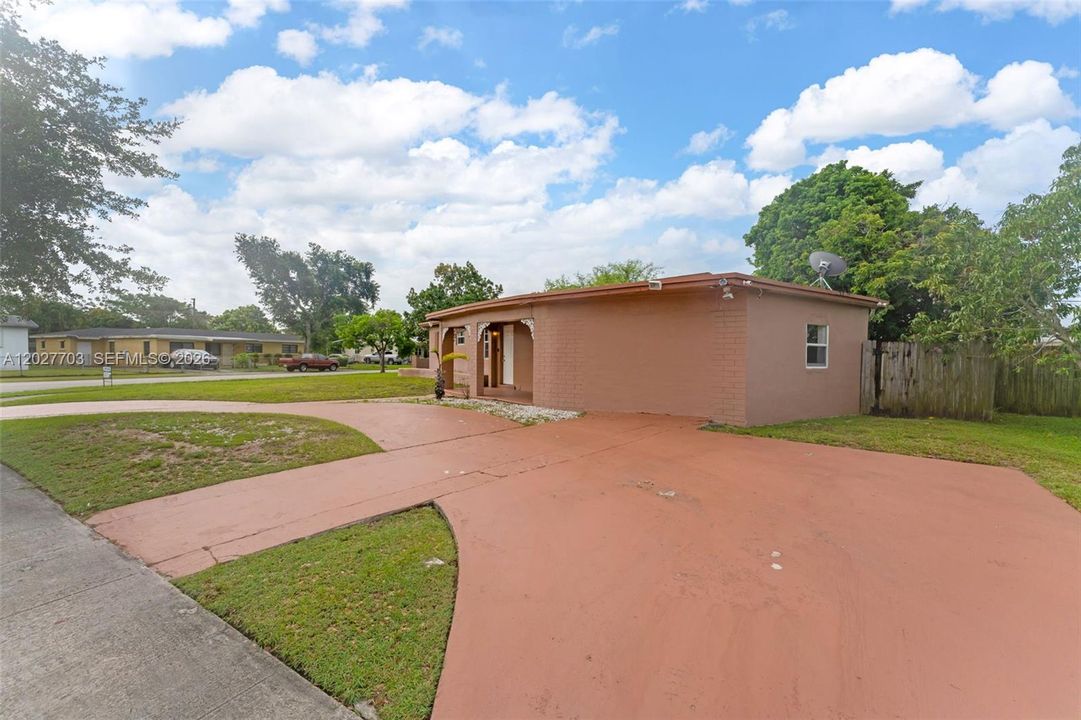 For Sale: $500,000 (4 beds, 1 baths, 1368 Square Feet)