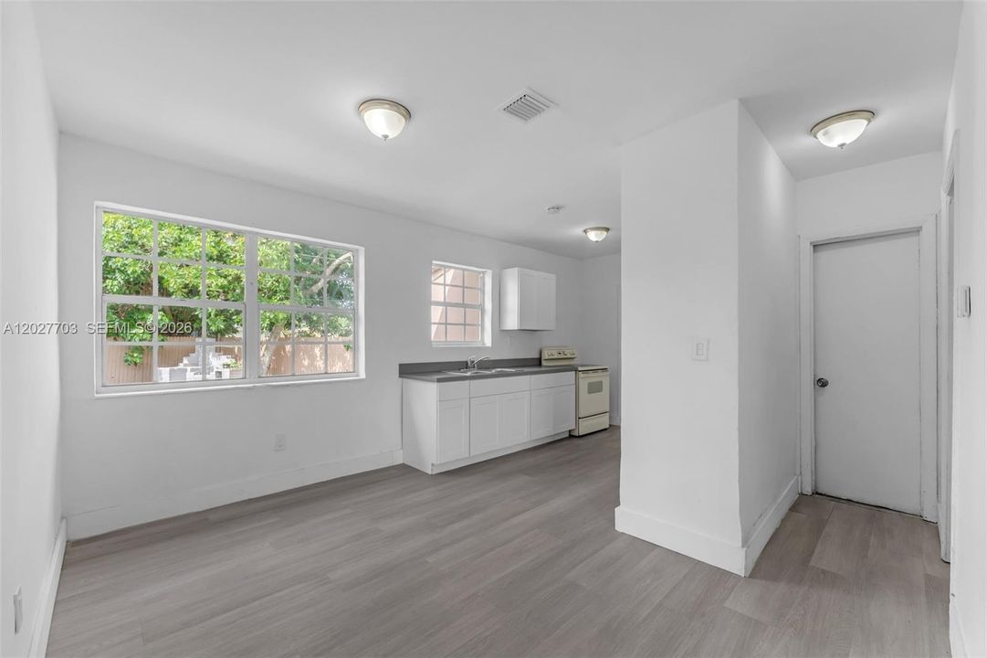 For Sale: $500,000 (4 beds, 1 baths, 1368 Square Feet)
