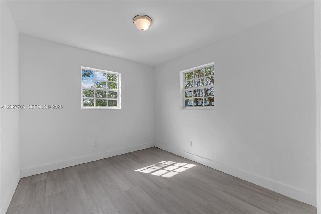 For Sale: $500,000 (4 beds, 1 baths, 1368 Square Feet)