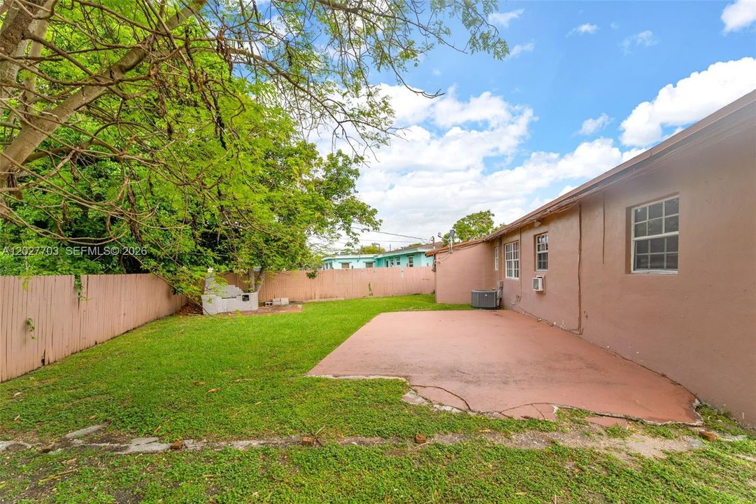 For Sale: $500,000 (4 beds, 1 baths, 1368 Square Feet)