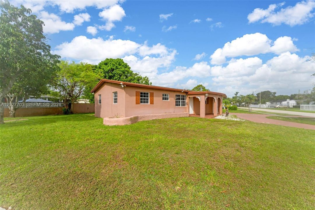 For Sale: $500,000 (4 beds, 1 baths, 1368 Square Feet)