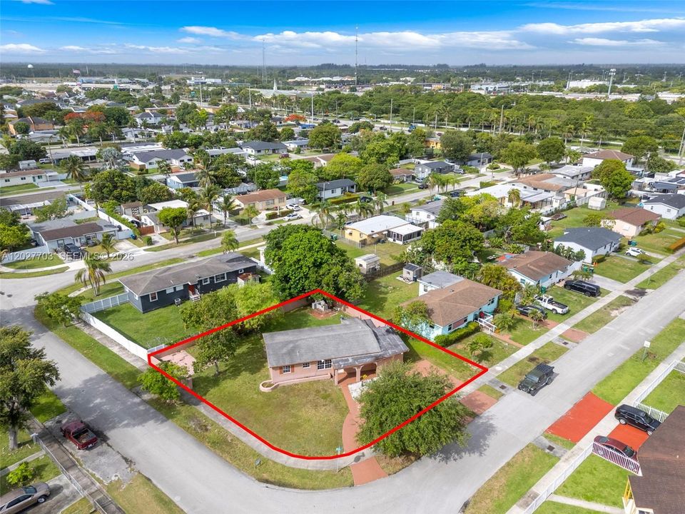 For Sale: $500,000 (4 beds, 1 baths, 1368 Square Feet)