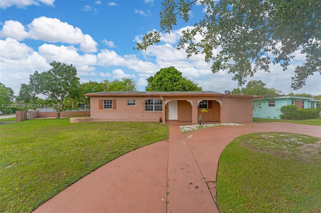For Sale: $500,000 (4 beds, 1 baths, 1368 Square Feet)