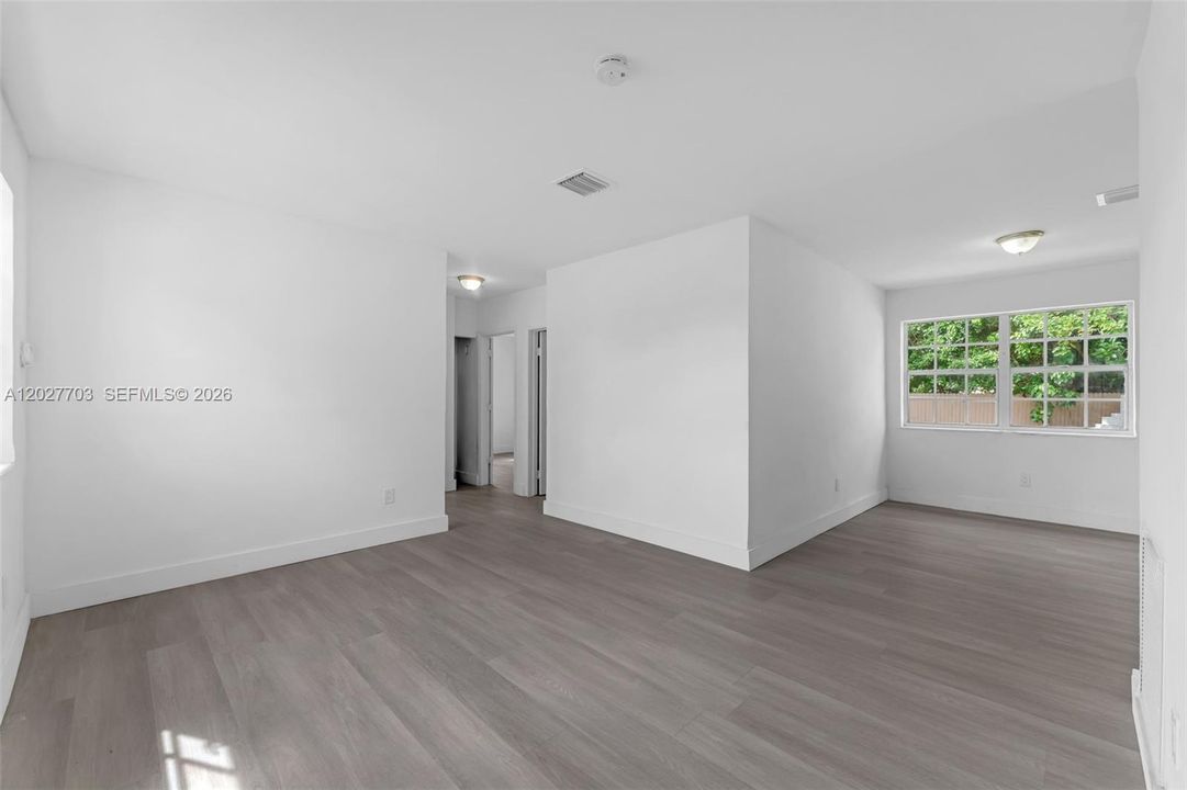 For Sale: $500,000 (4 beds, 1 baths, 1368 Square Feet)