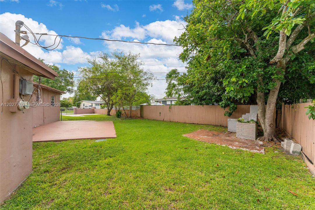 For Sale: $500,000 (4 beds, 1 baths, 1368 Square Feet)