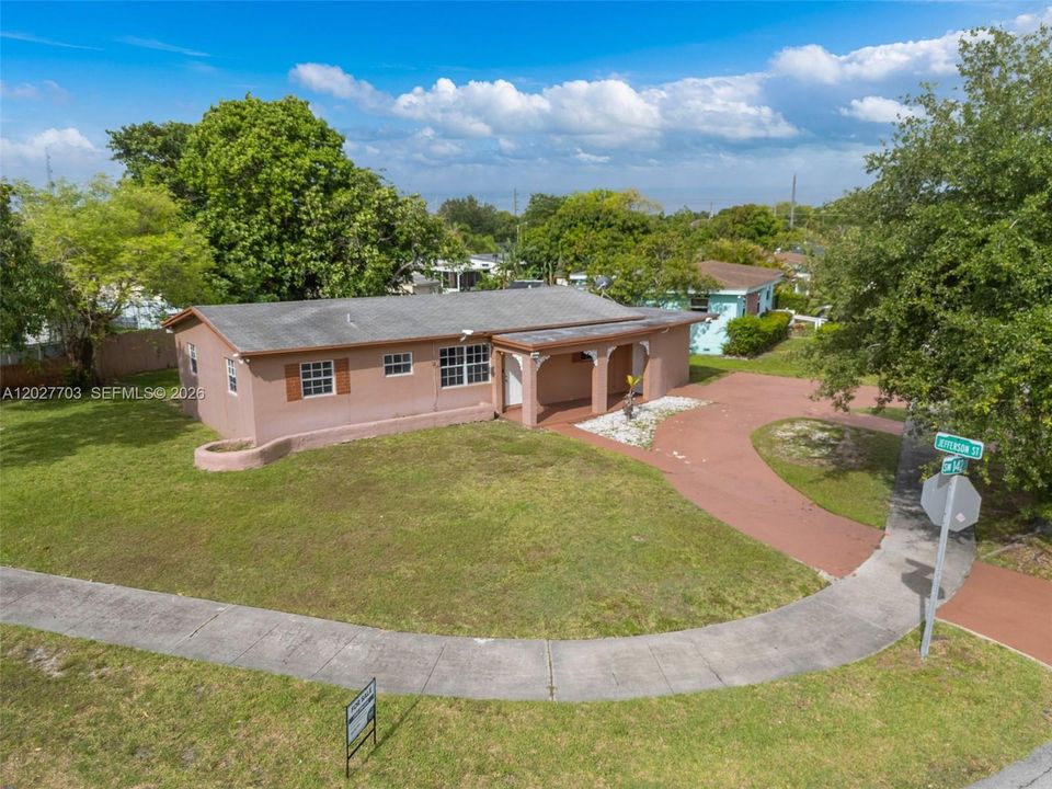 For Sale: $500,000 (4 beds, 1 baths, 1368 Square Feet)